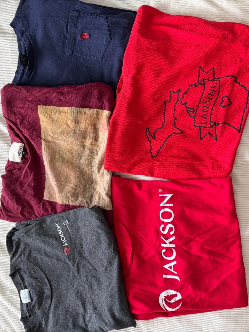 🛍️💰Value Bundle of 5 Medium Unisex Tees! 💰🛍️